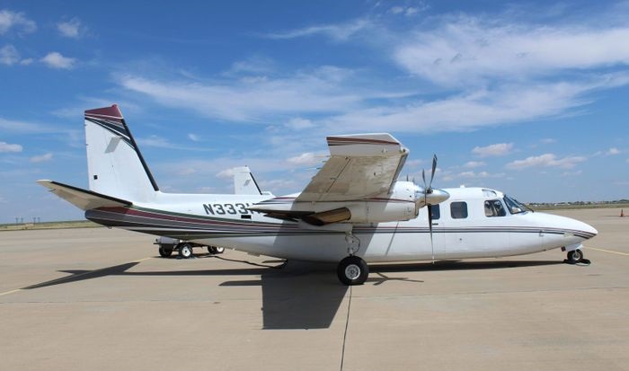1975 COMMANDER 690A