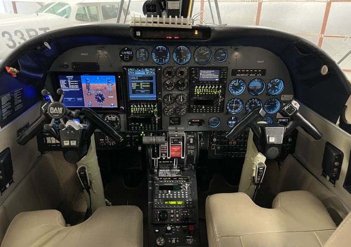 1979 COMMANDER 690B