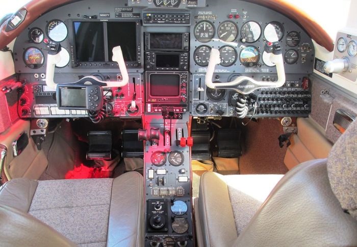 1984 AEROSTAR 700P2