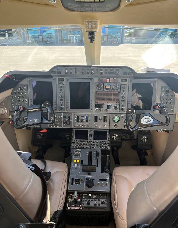2002 RAYTHEON 390 used1