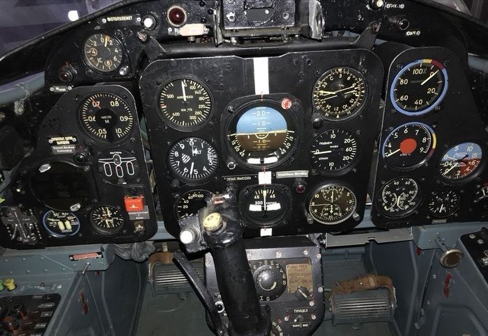 AERO L-29 DELFIN1