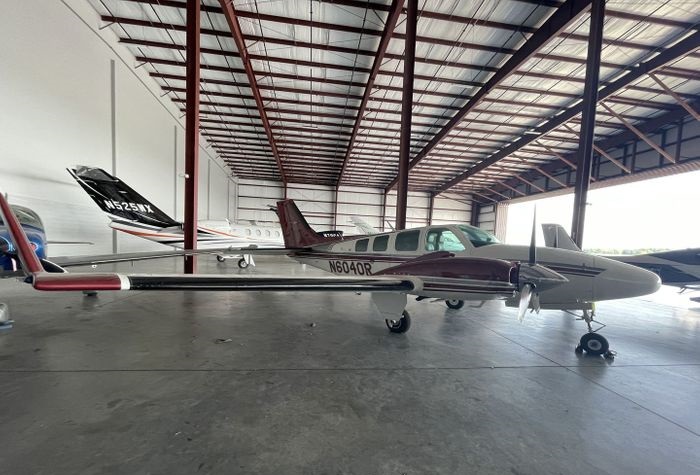BEECHCRAFT 58 FOXSTAR BARON3