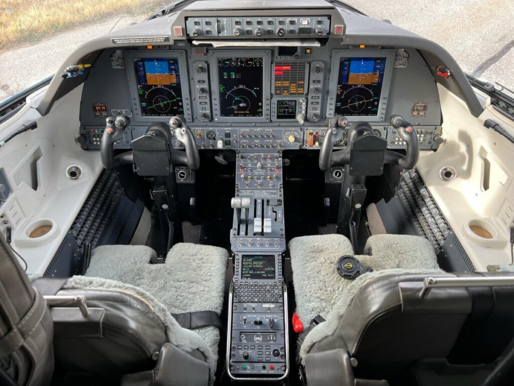 Piaggio P180 Avanti II3