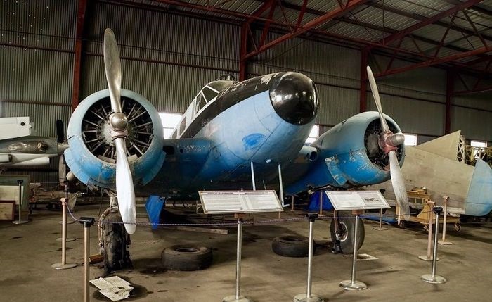 BEECHCRAFT UC-45J NAVIGATOR1