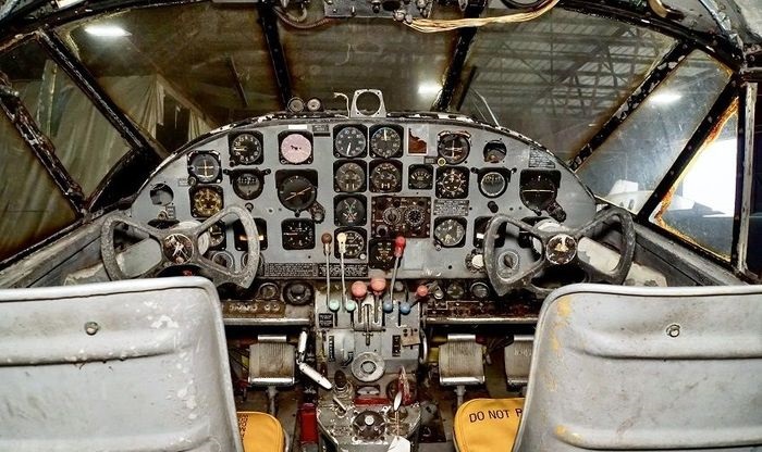 BEECHCRAFT UC-45J NAVIGATOR3