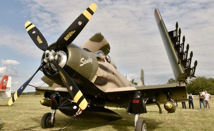 DOUGLAS AD-4 SKYRAIDER2